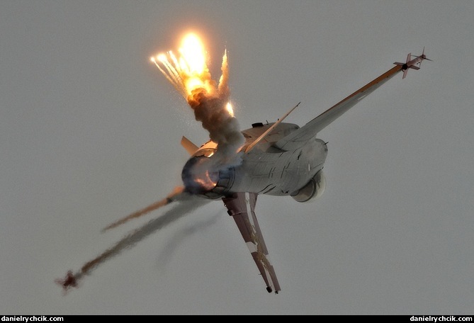 Danish F-16C solo display