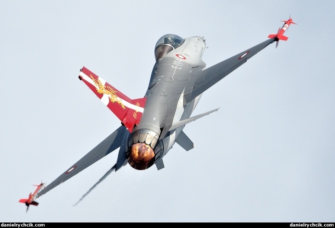 Danish F-16C solo display