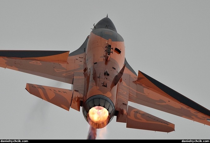 RNLAF F-16C solo display