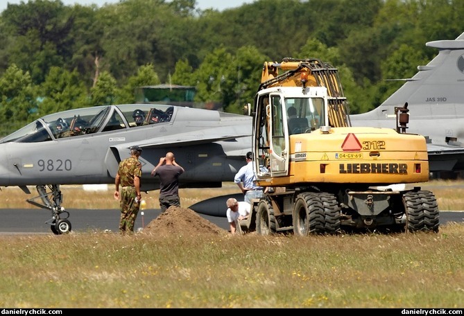 Gripen and the roadworks