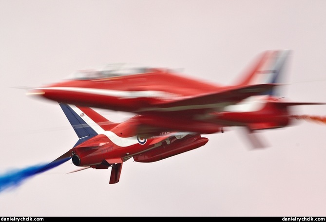 Opposition pass of the Red Arrows