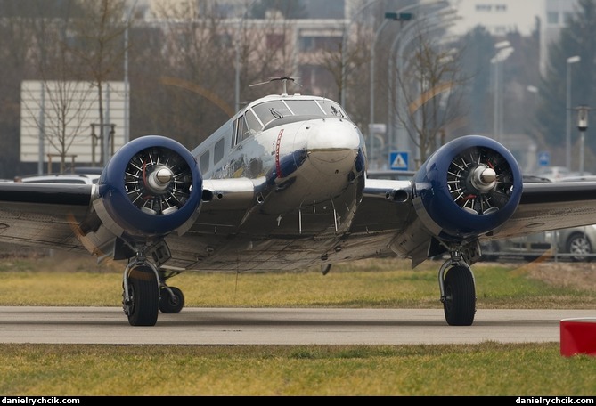 Beech D18S