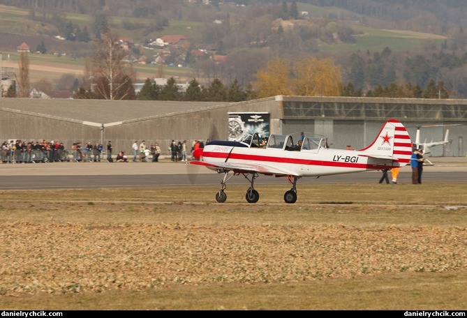 Yakovlev Yak-52