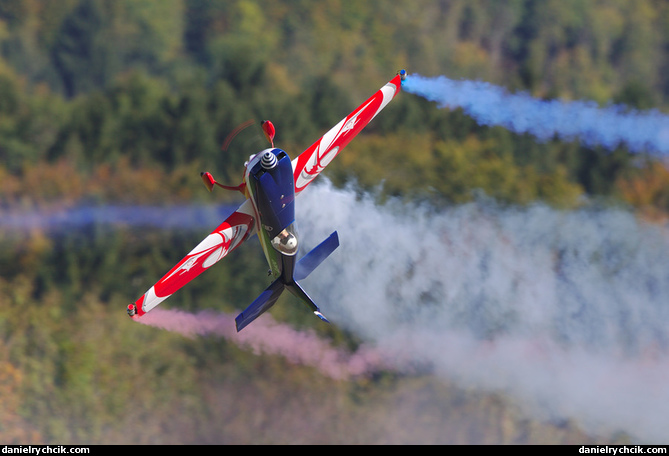 Extra 330SC (L'Équipe de Voltige de l'Armée de l'Air)