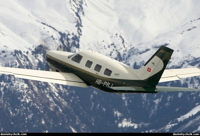 Piper Malibu HB-PRJ over the Swiss Alps