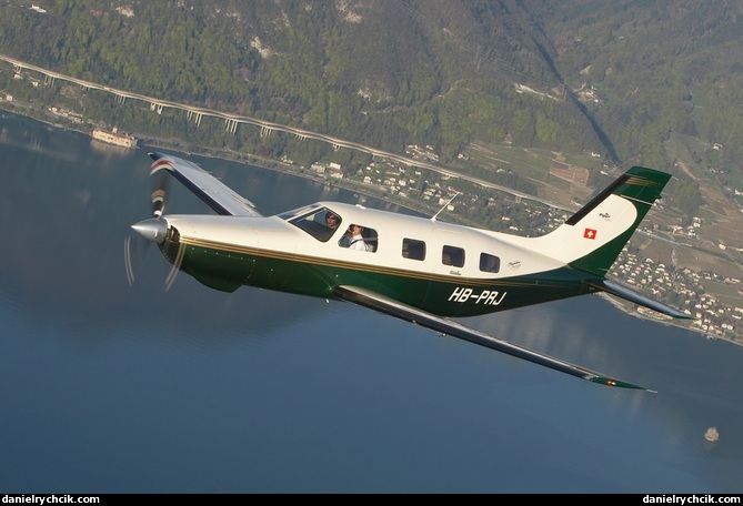 Piper Malibu HB-PRJ over Lake of Geneva