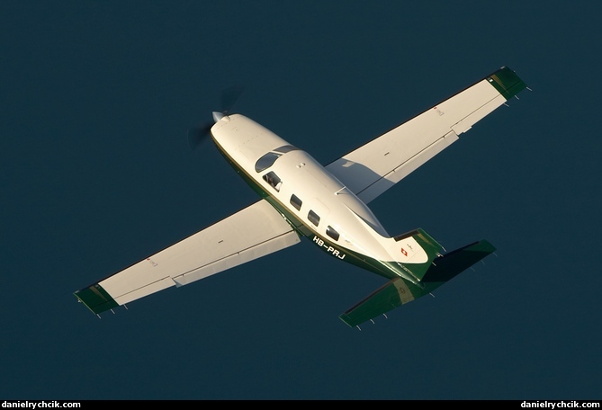 Piper Malibu HB-PRJ over Lake of Geneva