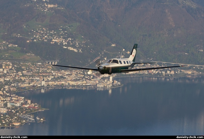 Piper Malibu HB-PRJ over Lake of Geneva