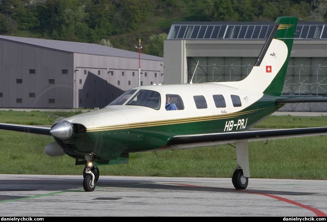 Piper Malibu HB-PRJ at Sion