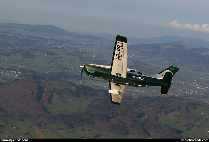 Piper Malibu HB-PRJ over Vaud