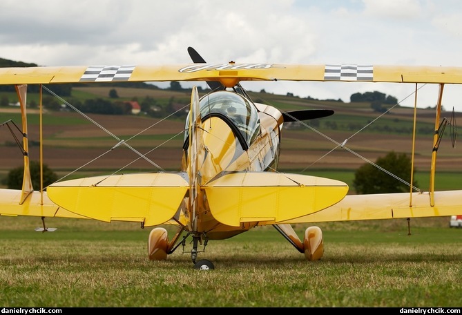 Pitts S-2B