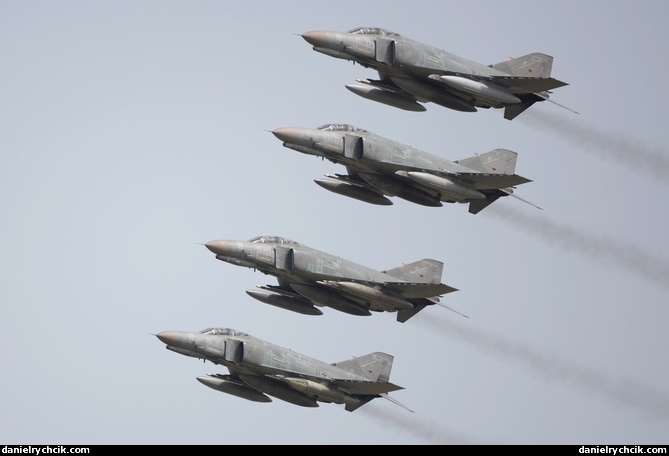 Formation of the German F4-F Phantom jets