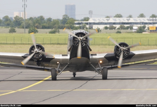 Junker Ju-52