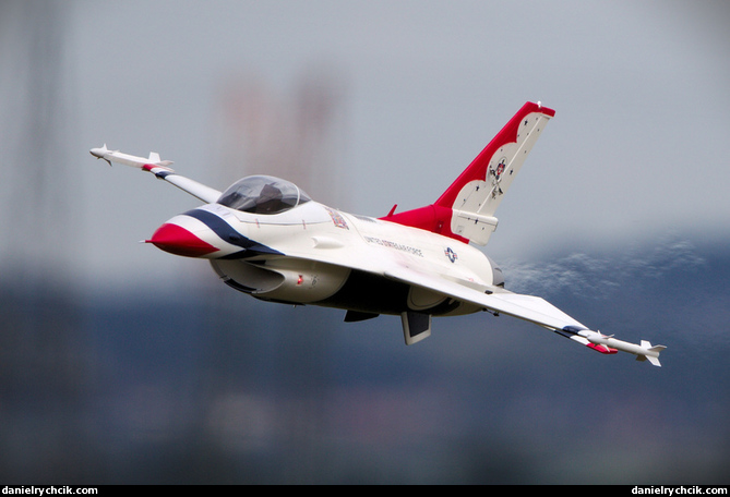 Lockheed Martin F-16C Fighting Falcon (Thunderbirds)