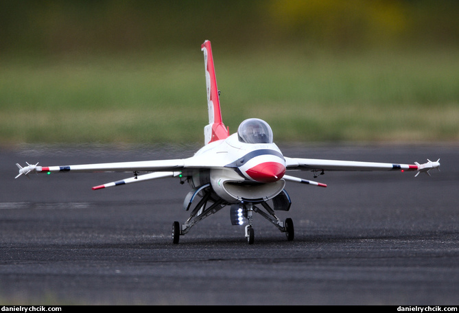 Lockheed Martin F-16C Fighting Falcon (Thunderbirds)