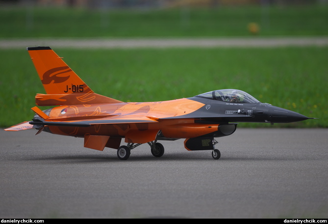 General Dynamics F-16AM Fighting Falcon (RNLAF solo display)