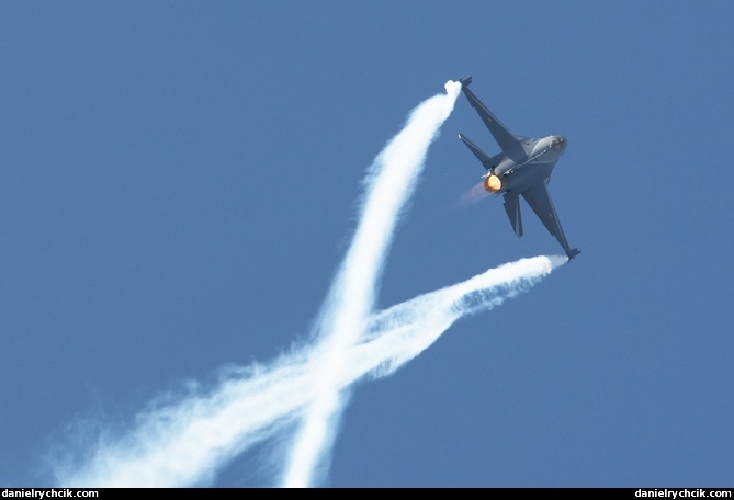 Belgian F-16C solo display