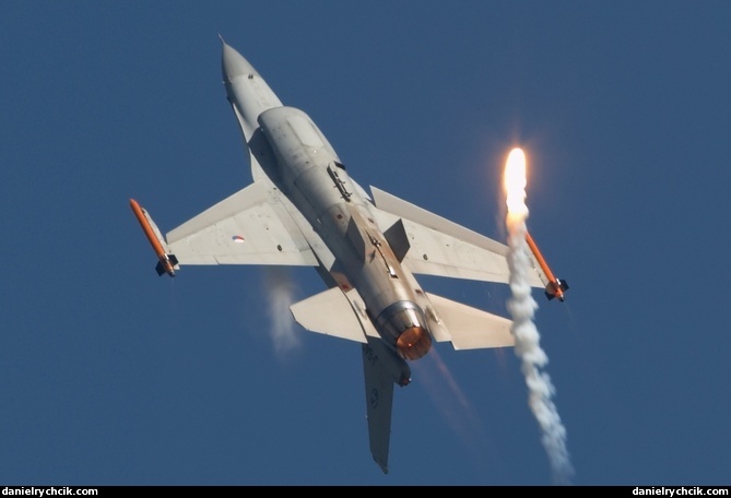 Dutch F-16C solo display