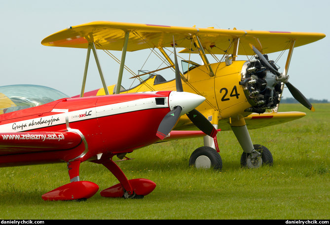 Extra 300 / Boeing Stearman