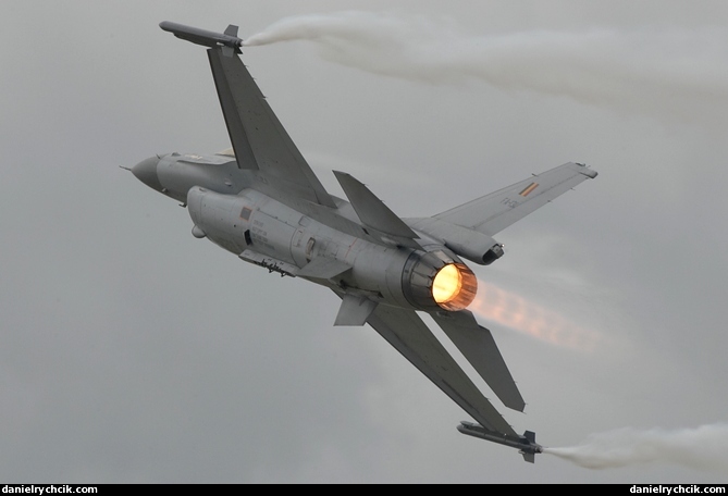 Belgian F-16 solo display