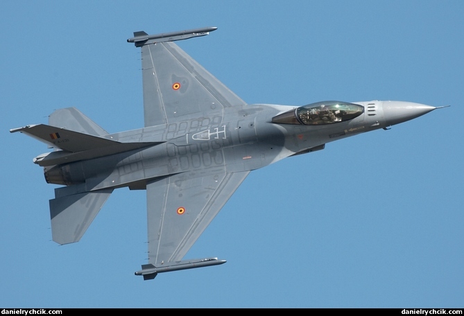 Belgian F-16 solo display