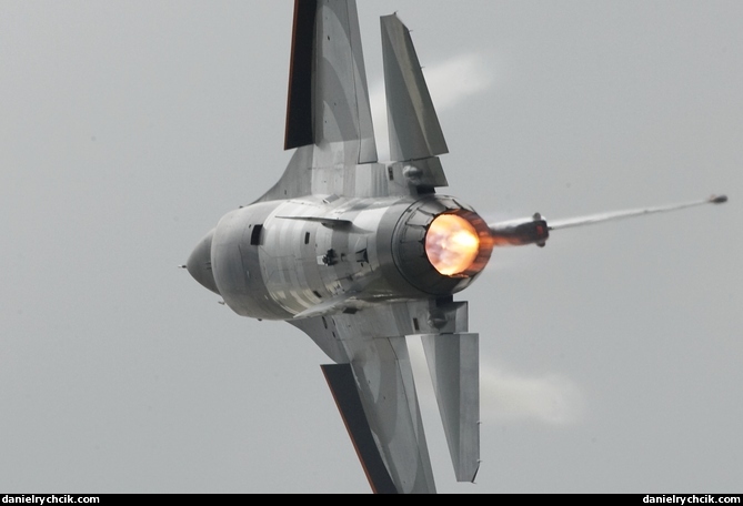 Dutch F-16 Solo Display