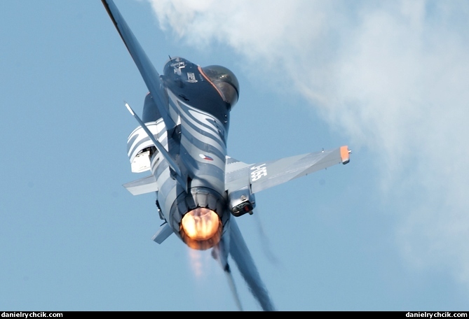 Dutch F-16 Solo Display