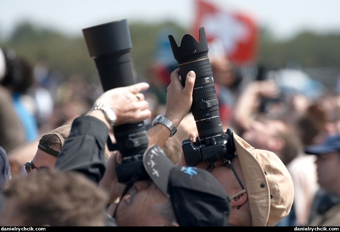 Spectators watching the Jordanian Falcons display