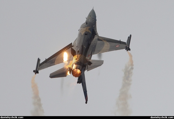 F-16C solo display (Turkish Air Force)