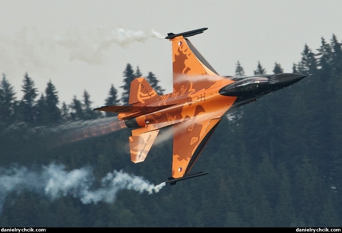 F-16C Falcon solo display (Royal Netherlands Air Force)