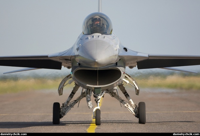 Belgian F-16C solo display