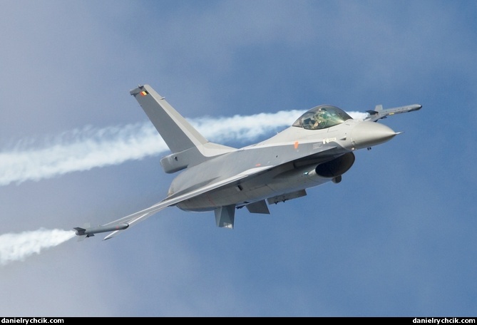 Belgian F-16C solo display