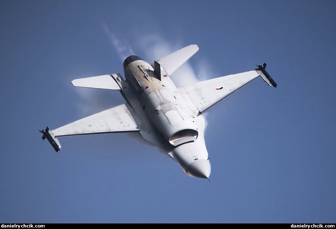 General Dynamics F-16AM Fighting Falcon (RNLAF solo display)