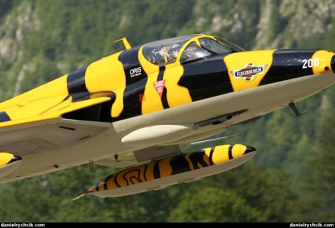 Hawker Hunter T68