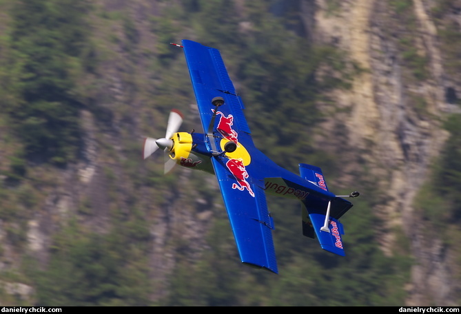 Zlin Z-50LX (Flying Bulls)