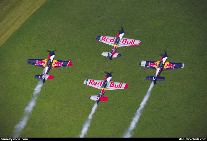 Zlin Z-50LX (Flying Bulls)