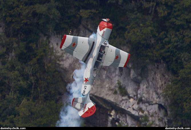 Yakovlev Yak-52