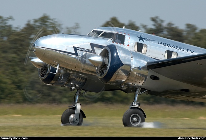 Lockheed L-12A Electra Junior