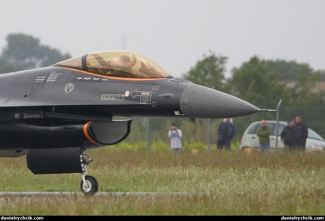 Dutch F-16C solo display