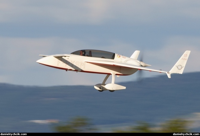 Rutan-33 VariEze - Patrouille REVA