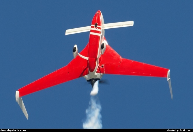 Rutan-33 VariEze - Patrouille REVA