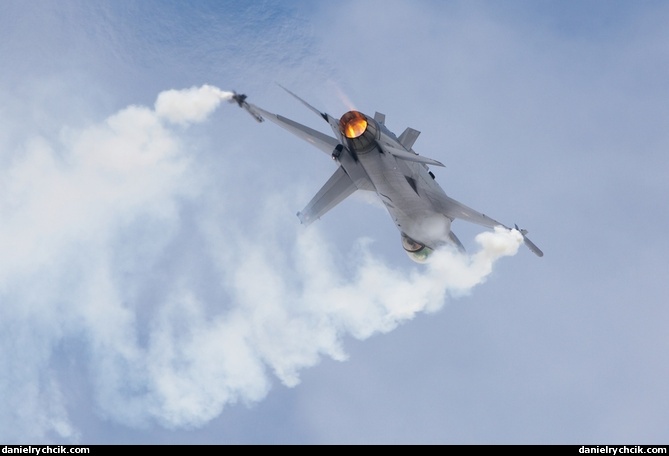 Belgian F-16C solo display