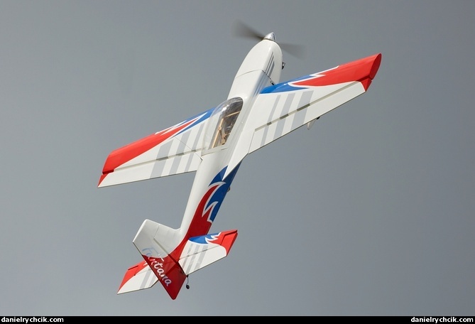 Extra 300 (RC model)