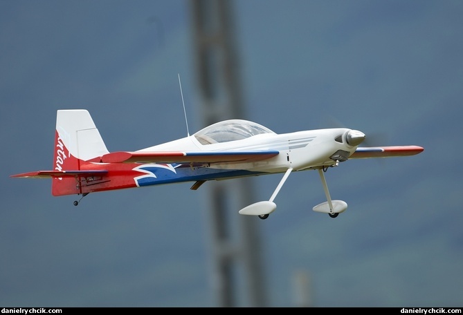 Extra 300 (RC model)