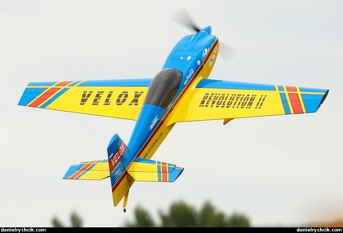 Extra 300 (RC model)