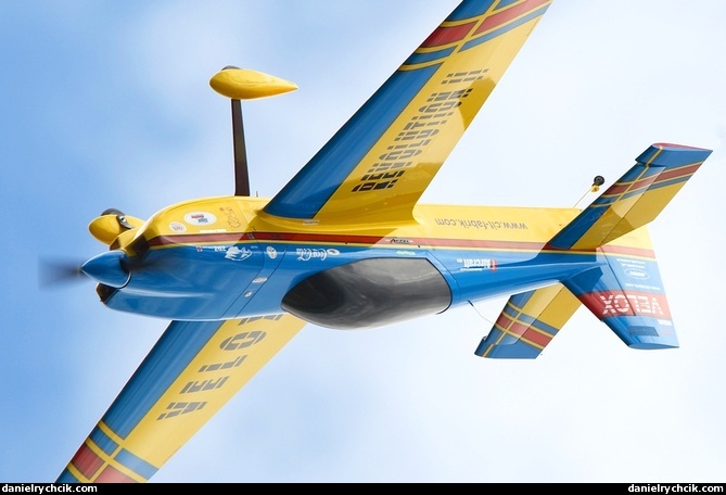 Extra 300 (RC model)