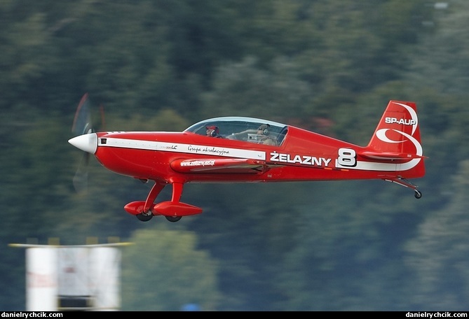 Extra 330 LC, Zelazny Aerobatic Team