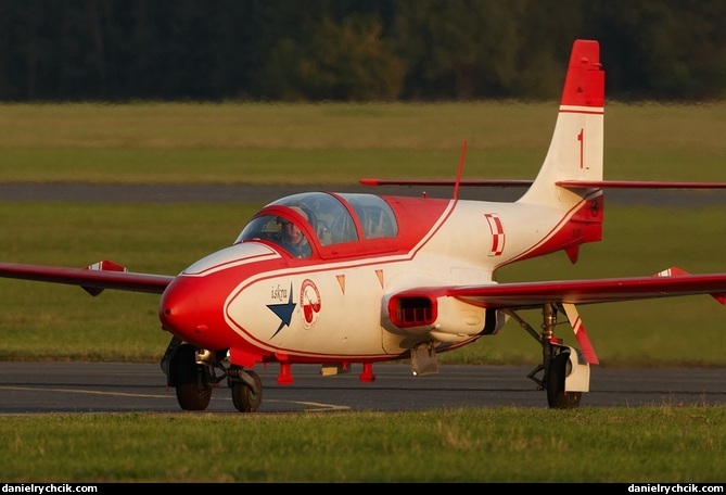 TS-11 Iskra (Biało-Czerwone Iskry)