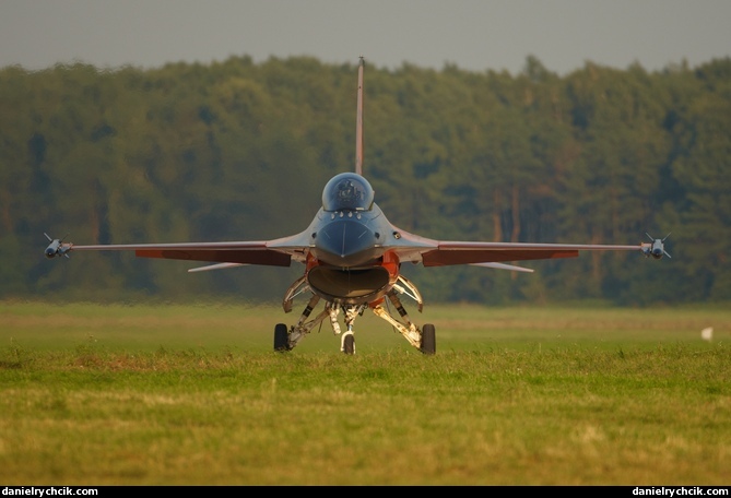 F-16C Falcon (RNLAF solo display)