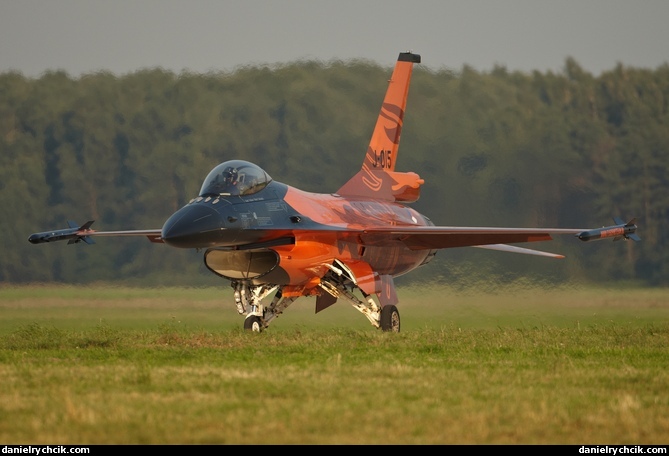 F-16C Falcon (RNLAF solo display)